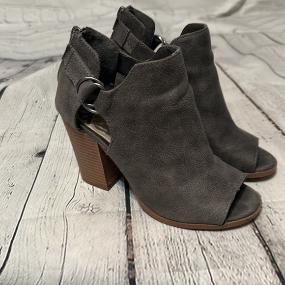 Fergalicious peep toe booties - Picture 5 of 9